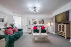 Niru Experience Chelsea Oasis With Courtyard